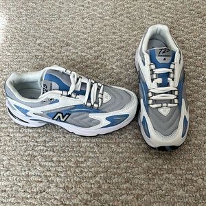 Never worn New Balance 725s